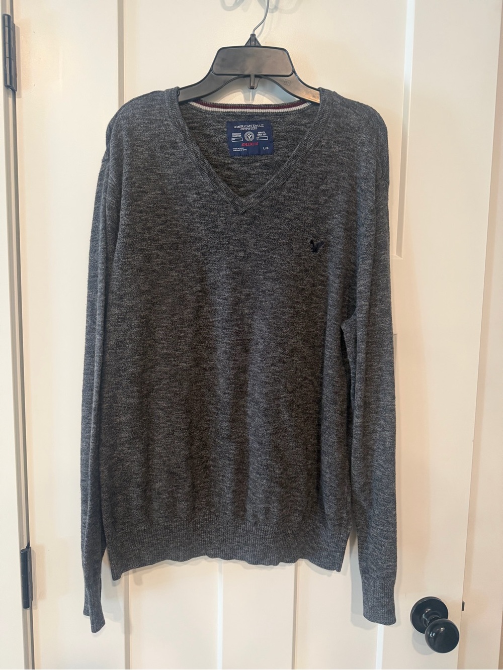 American Eagle Outfitters Men's Charcoal V-Neck Sweater Size Large